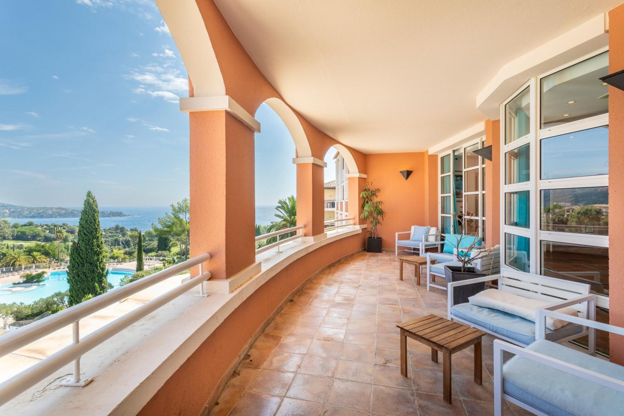 Hotel De L'Esterel Pierre & Vacances Сен-Рафаэль Экстерьер фото
