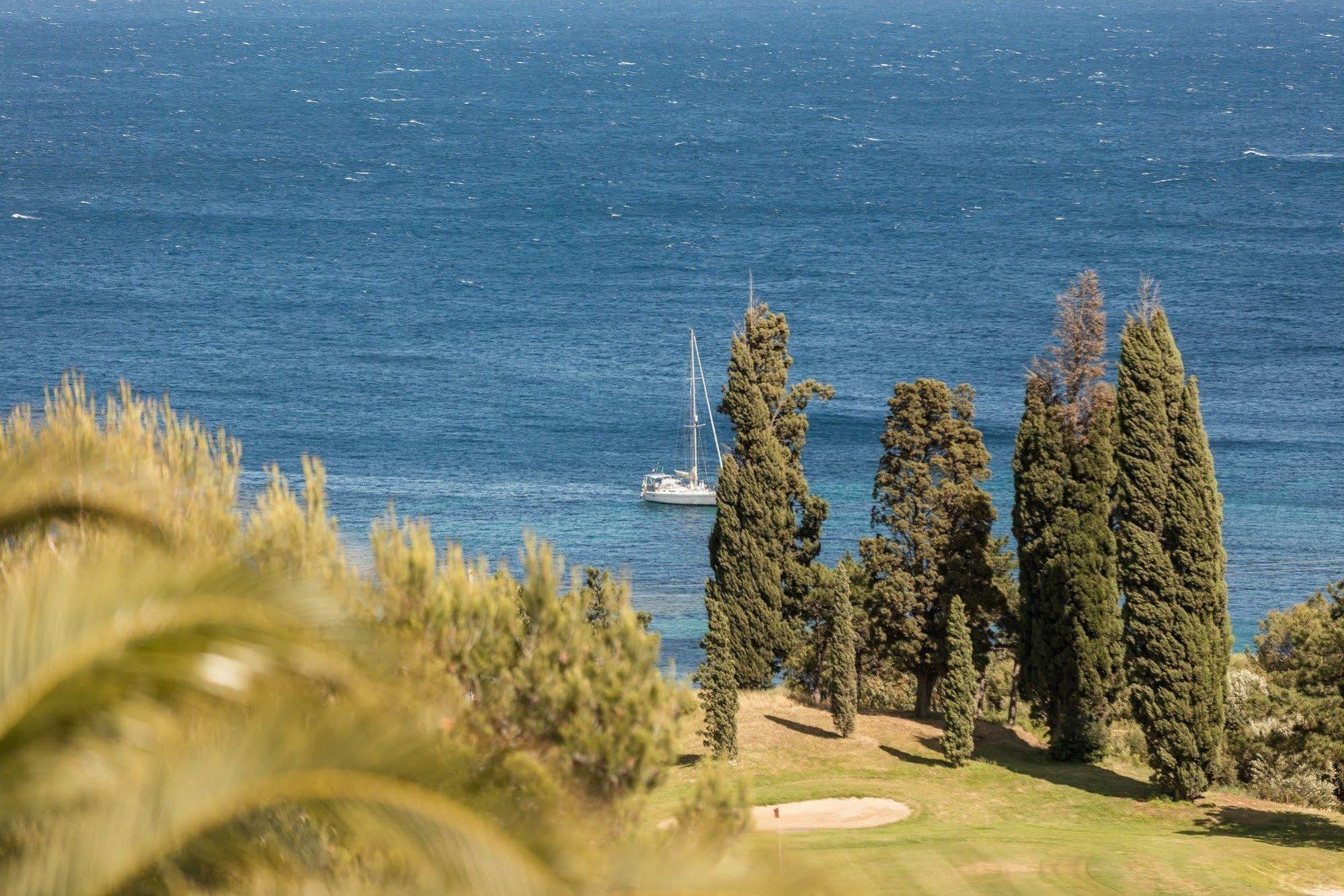 Hotel De L'Esterel Pierre & Vacances Сен-Рафаэль Экстерьер фото